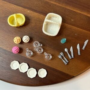 Playmobil Picnic & Kitchen Accessory Lot – Cupcakes, Baskets, Dishes & Utensils